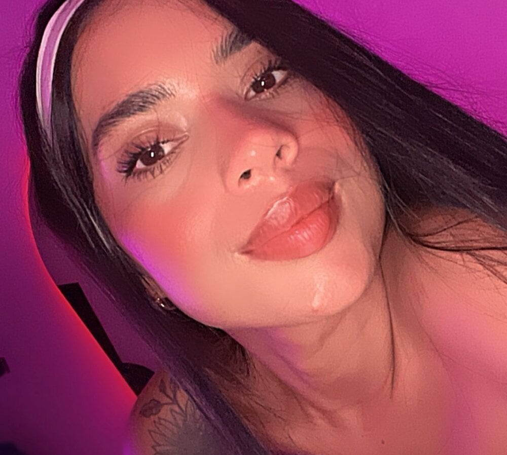 zulemaglow from stripchat