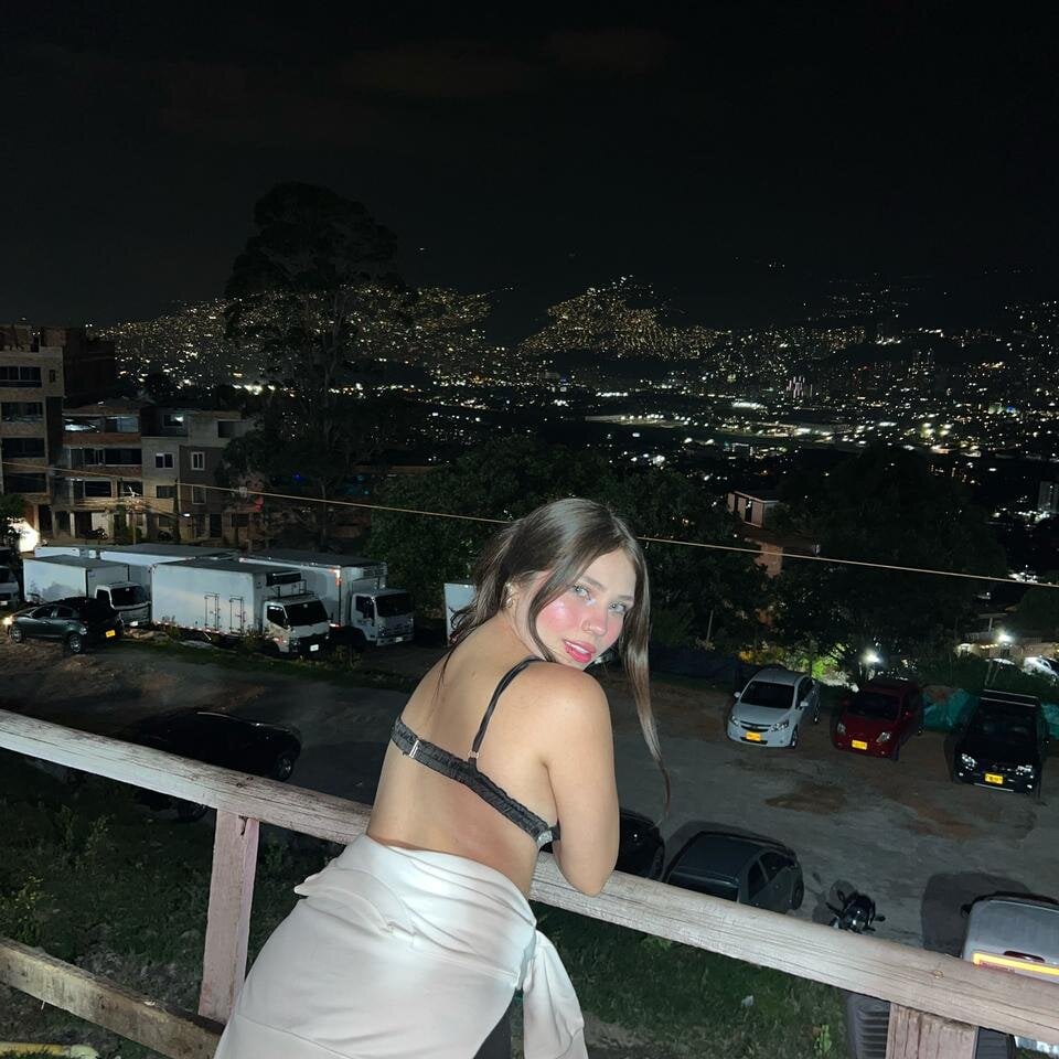 LannaRous live cam model at StripChat
