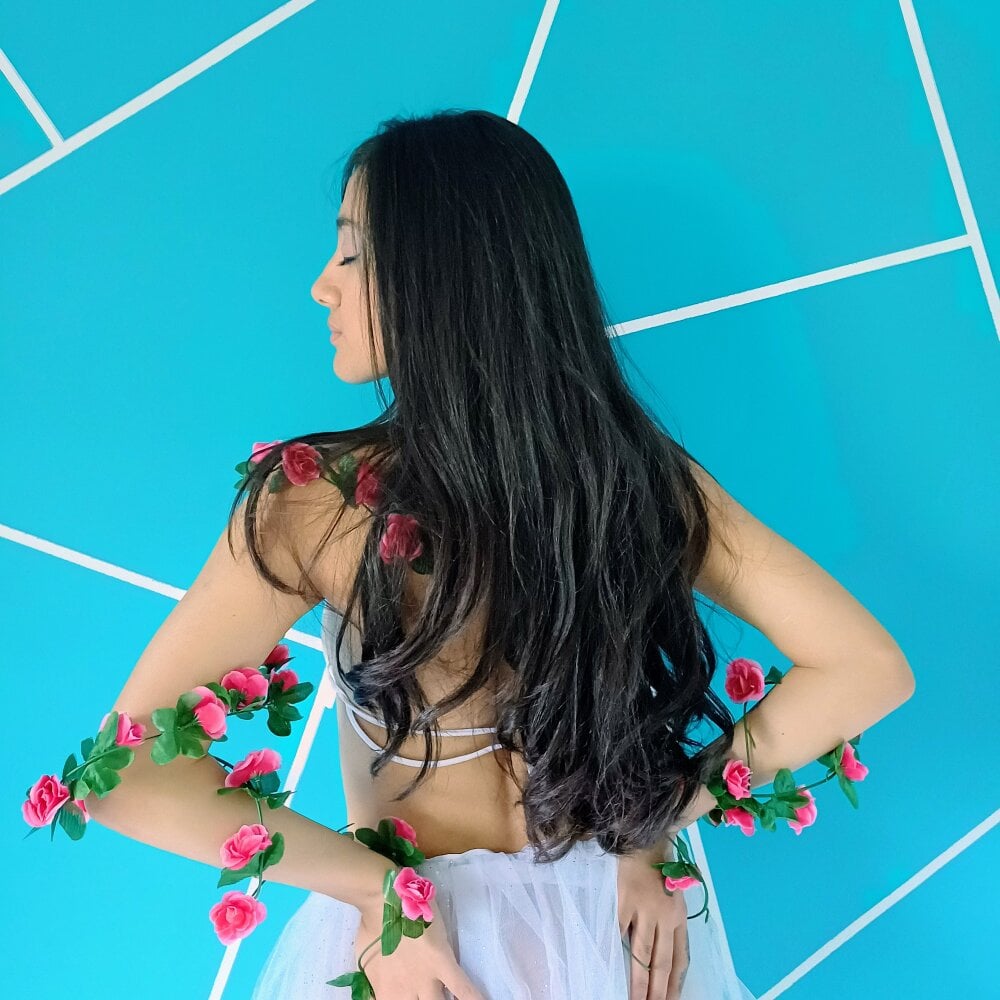 6livesex.com lucy-bluesea livesex profile in latin cams