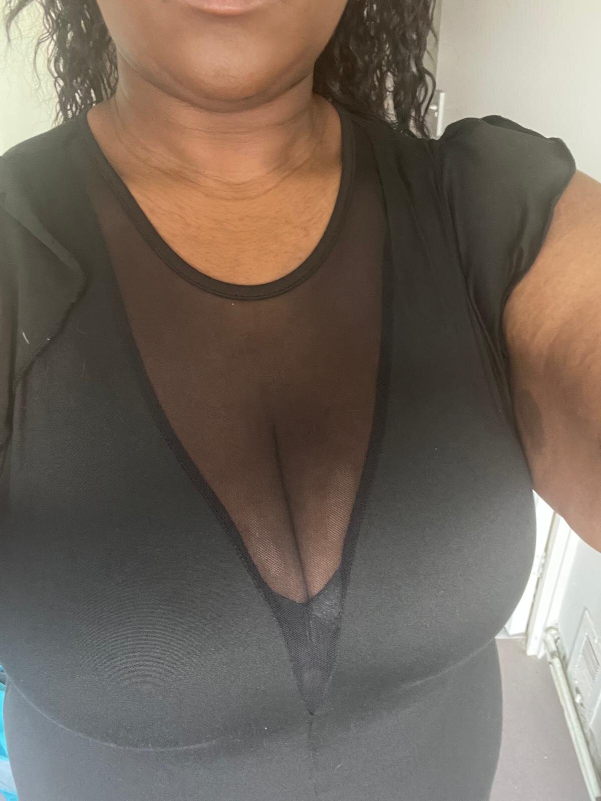 Curvy-Sashia