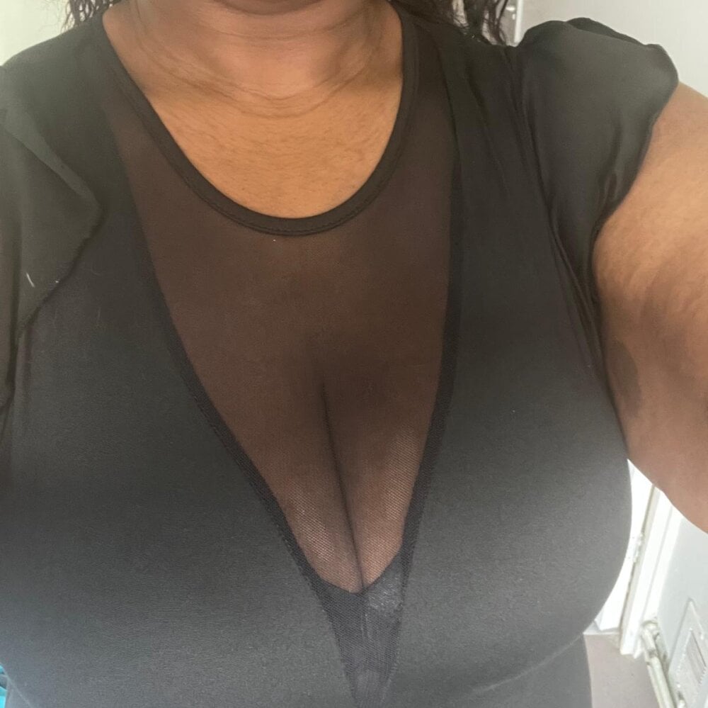 Curvy-Sashia's Offline XXX Chat