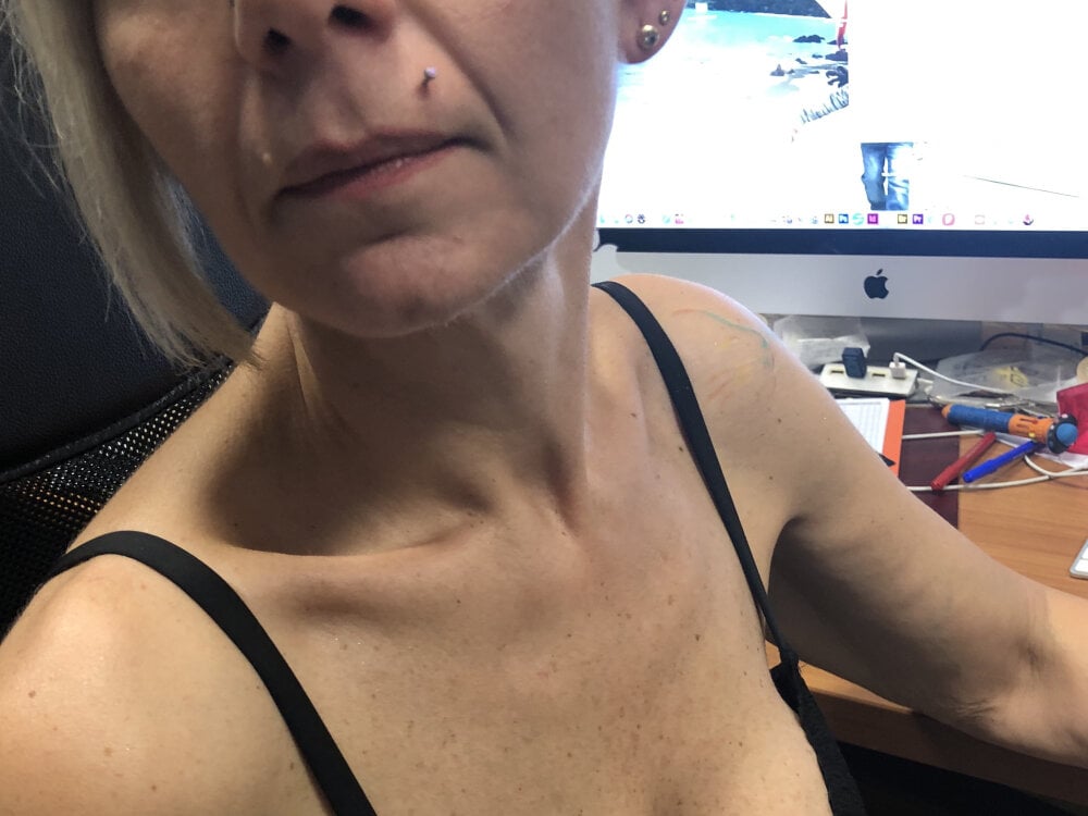 sexysegretaria1 Offline XXX-Chat