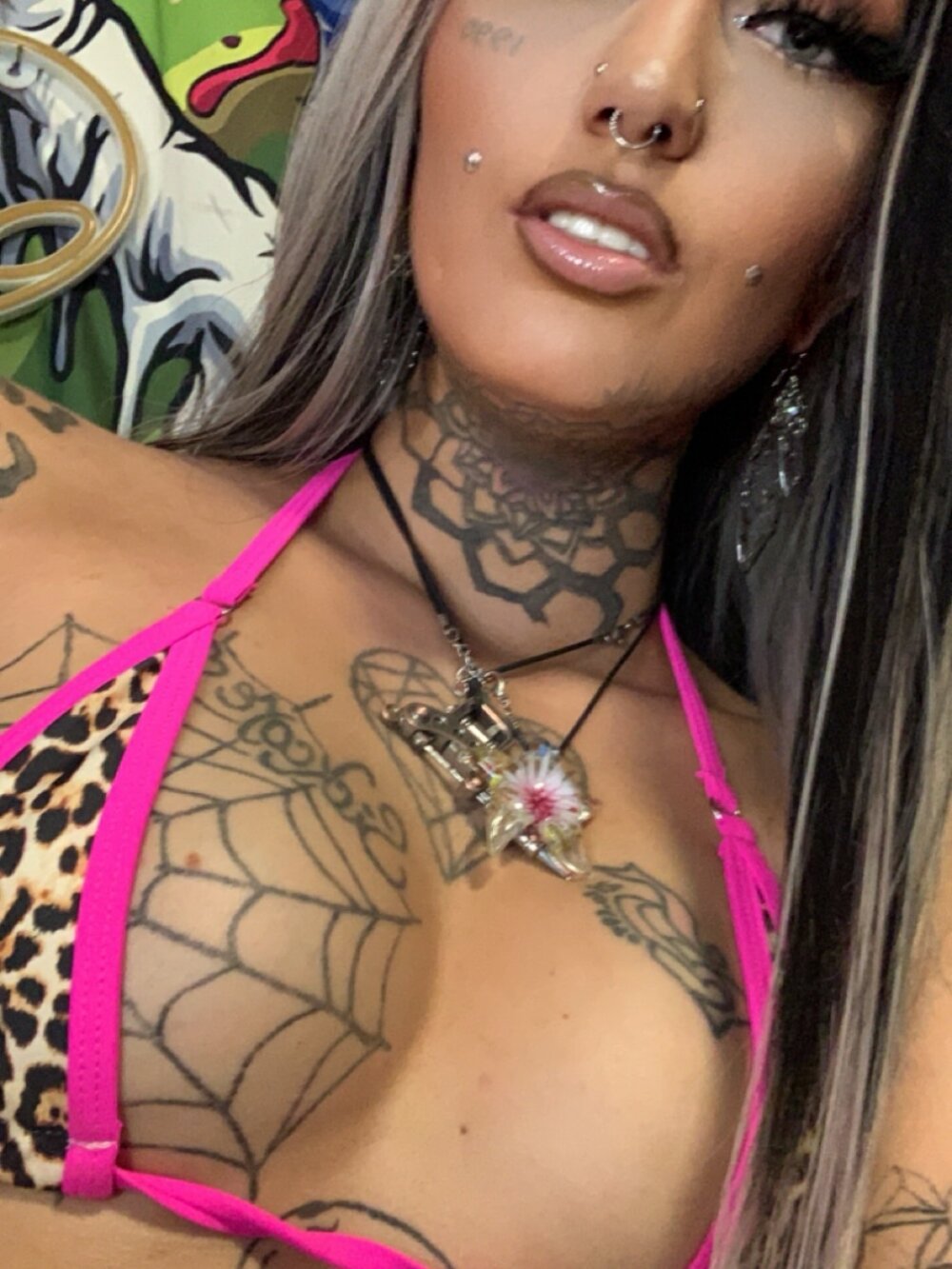 Watch RoxxyInk live on cam at StripChat