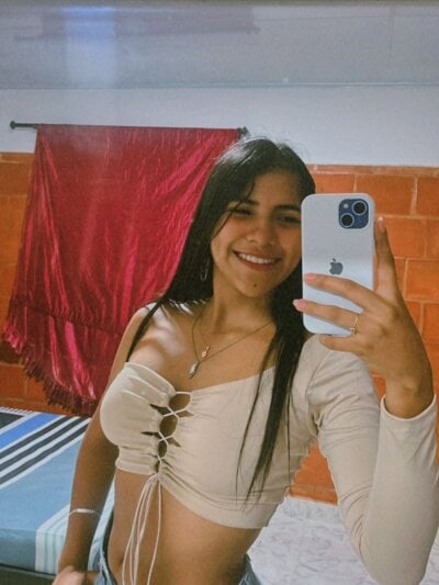 AriannaLewiis