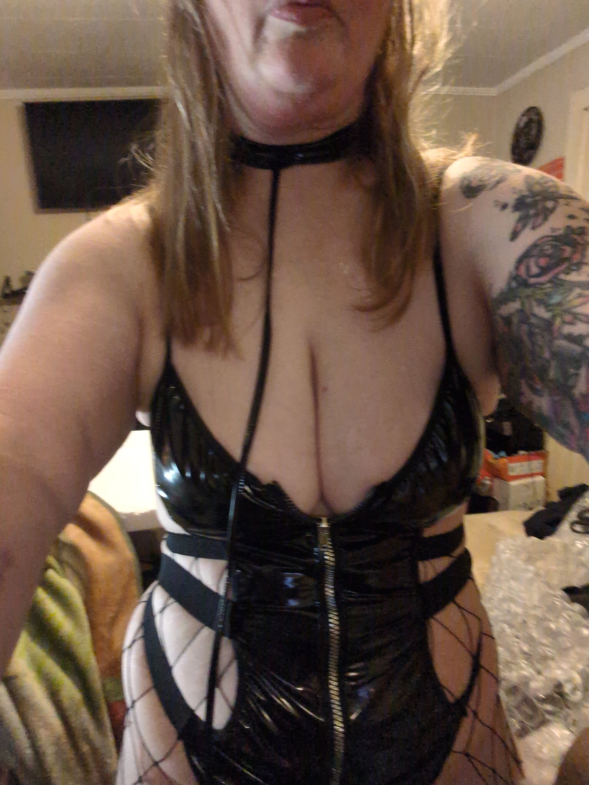 friskyredleoneedingu