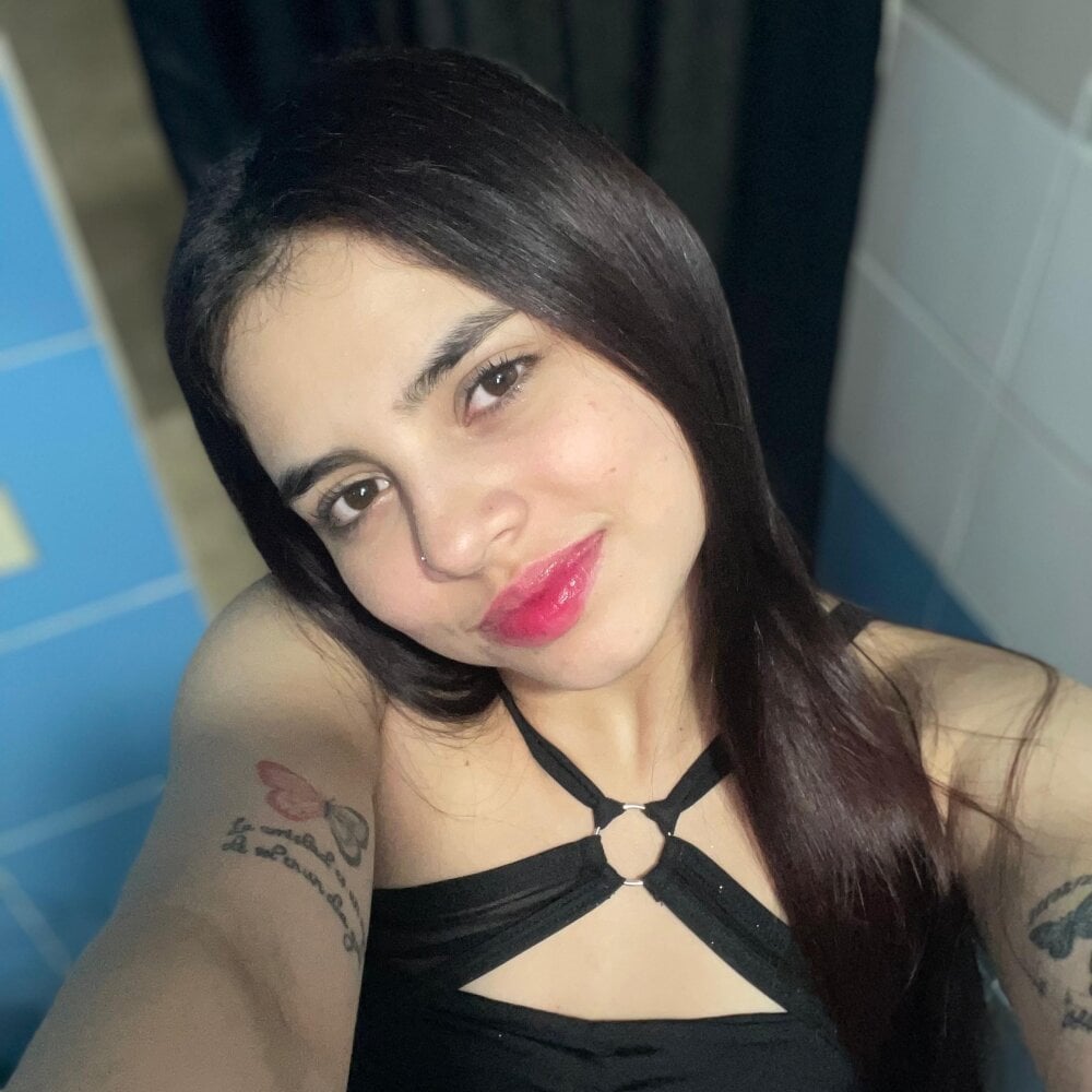 zharaa_fox from stripchat