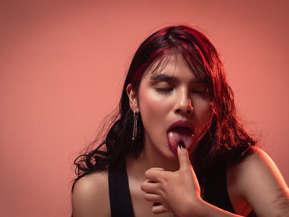 free6cams.com raven_rox livesex profile in the-naughty-paradise cams