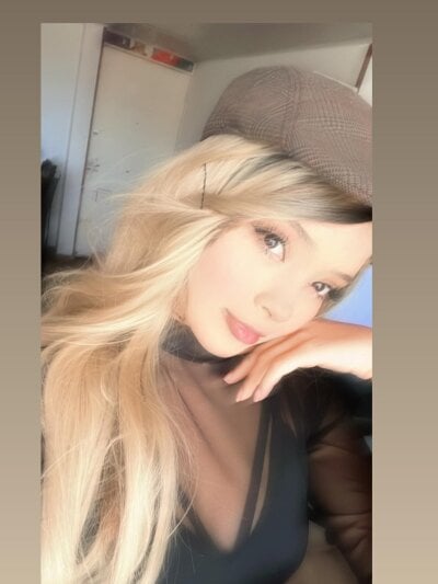 Irina_Grant - Stripchat Glamour Lovense Blowjob Girl 