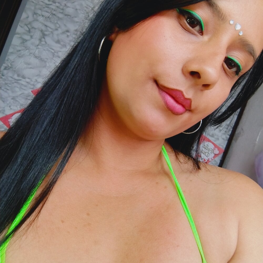 elivecams.com charlotte2351 livesex profile in in-the-burning-flames-of-your-most-lustful-desires cams