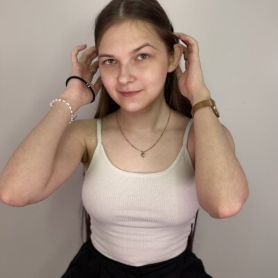 MonaFort Female Bigassteens Live Cam Striptease