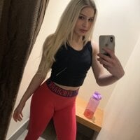 HotHornyBlondie's Offline Chat Room