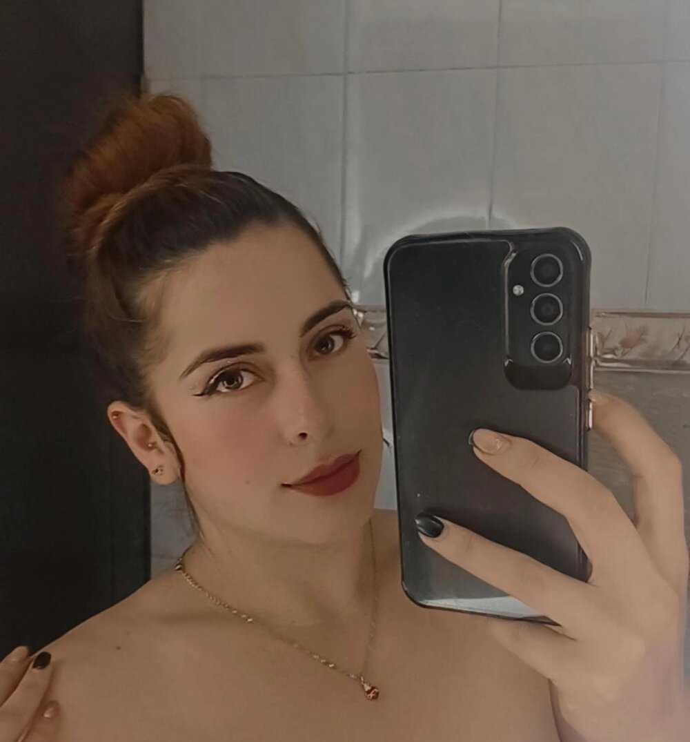 Tiina_hz Chat XXX in diretta