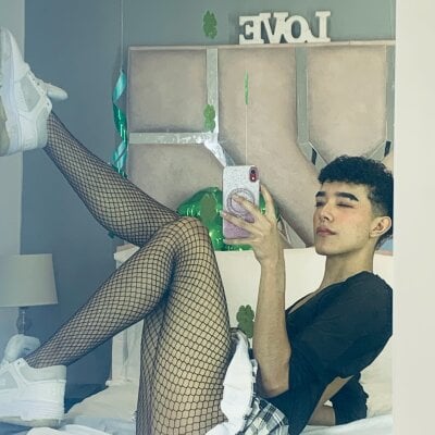 MatheewTwink Male Latina Striptease Cam