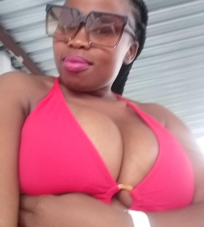 Live sex webcam photo for BoobQueenxx #289944141