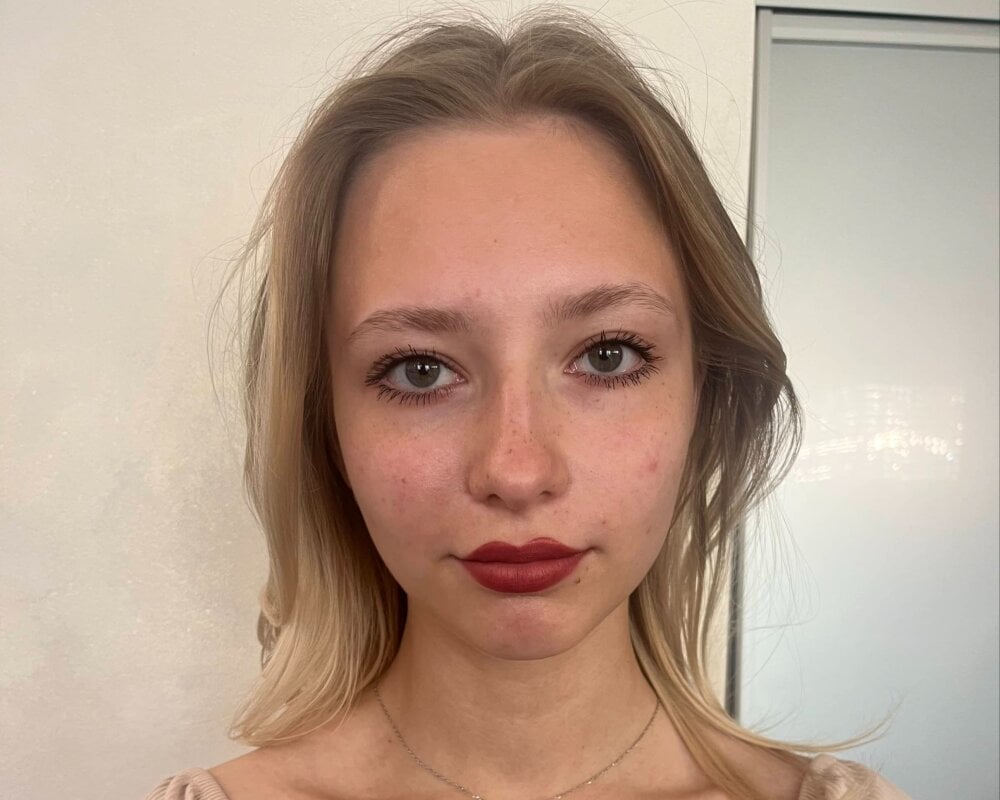 KatieFoulk live cam model at StripChat