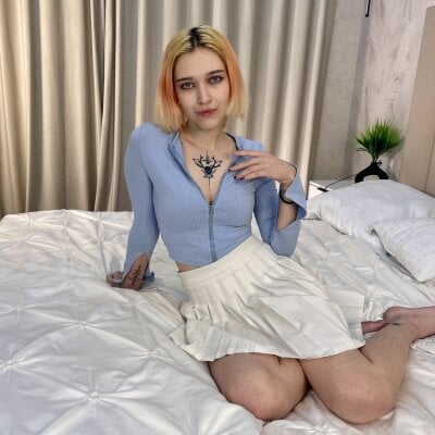 CweneGambee - Stripchat Teen Cam2cam Topless Girl 