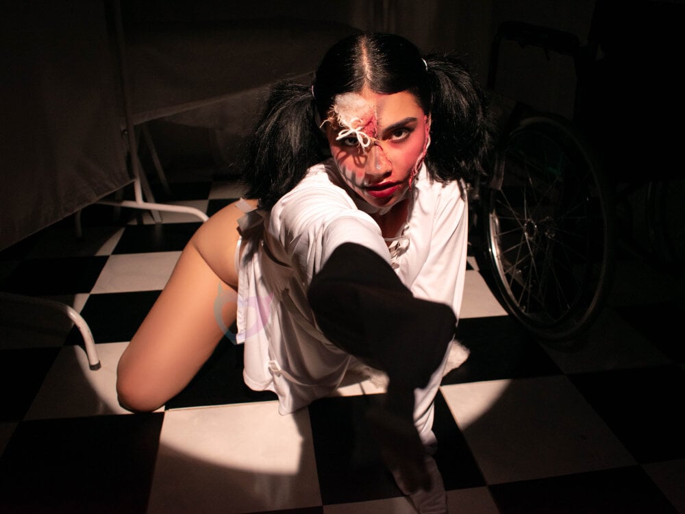 ariaddams from stripchat