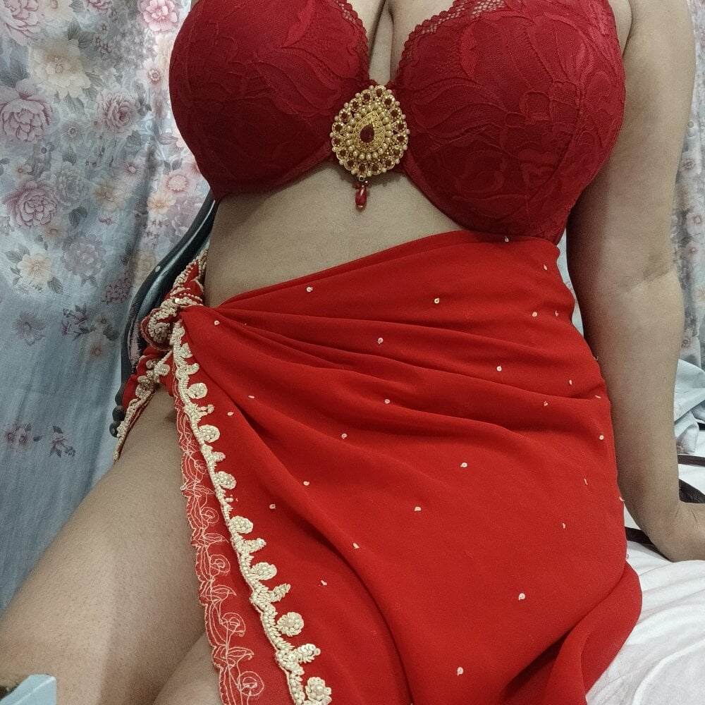 Glamour_queen live cam model at StripChat