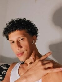 ELIAS_SAMUEL's Offline Chat Room