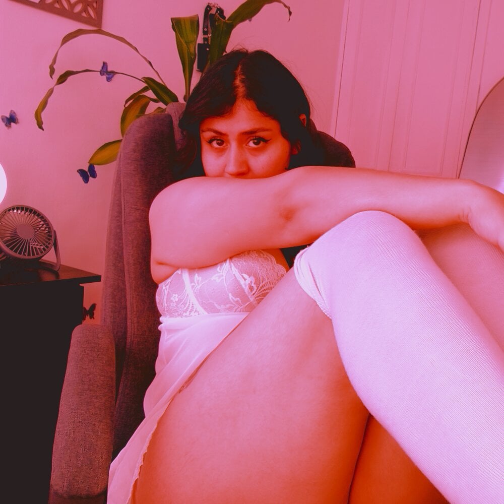 mega-camsex.com karlie02_ livesex profile in colombia cams