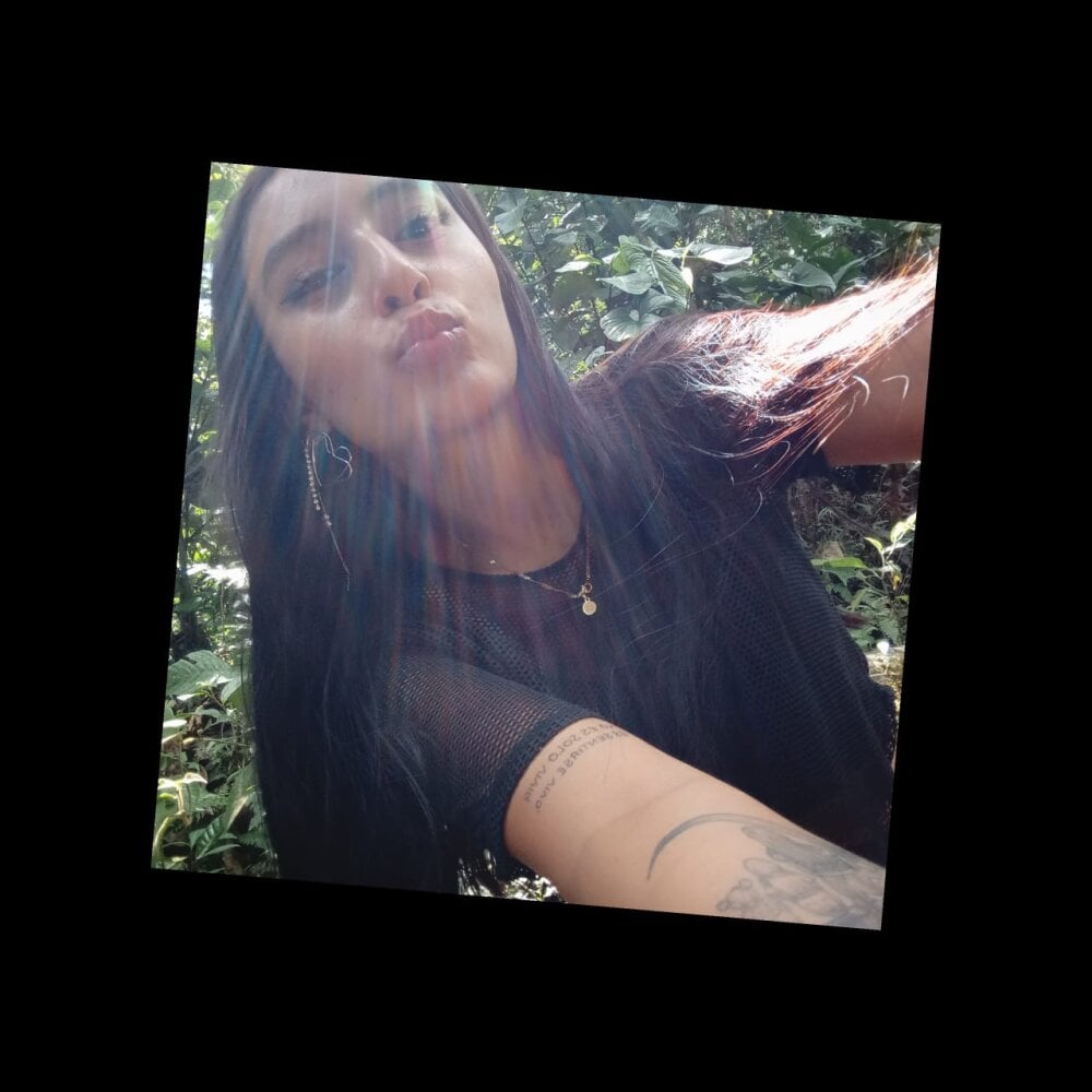 stripchat _ariadna34 webcam profile pic via iluvcams.com