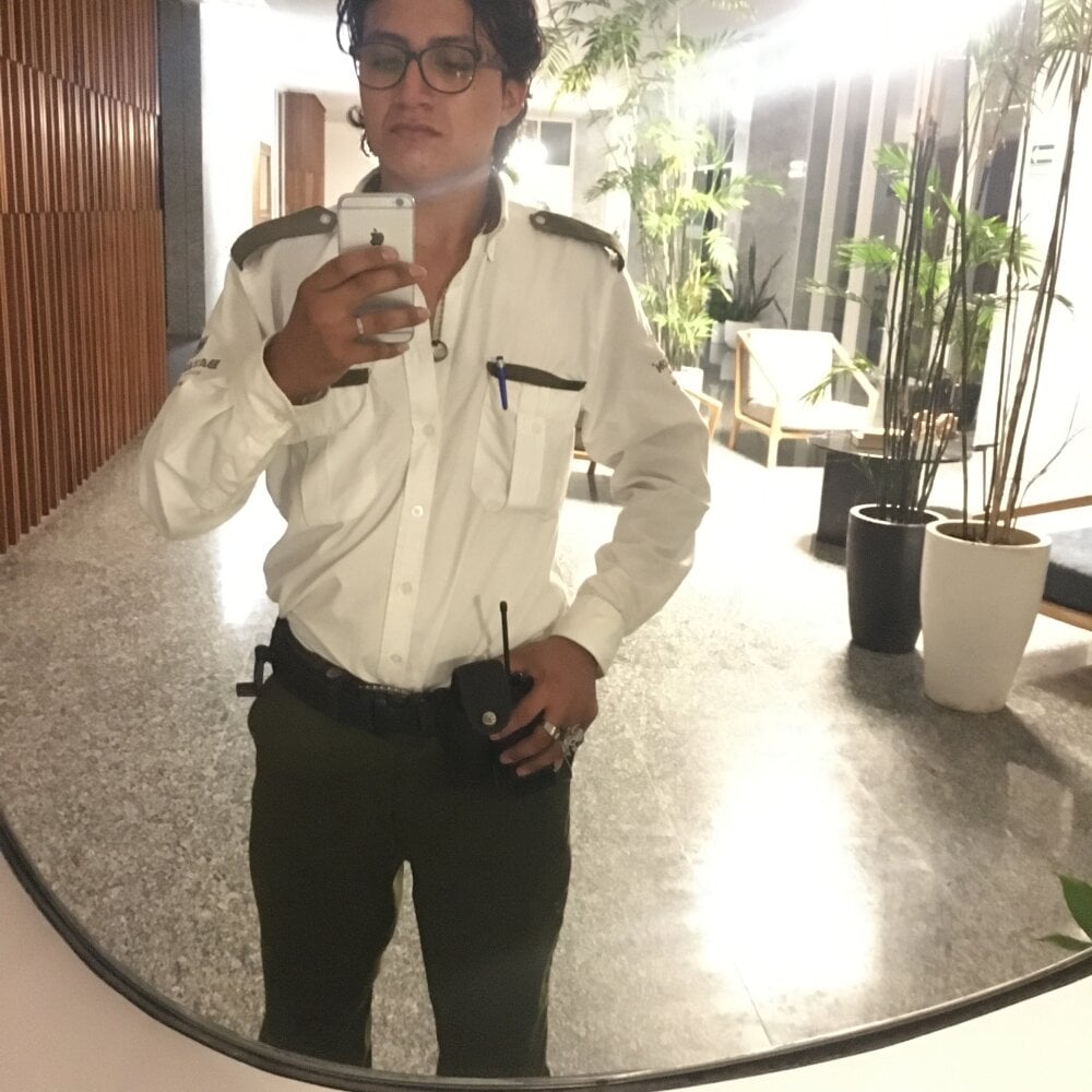 Roberto6j 離線 XXX 聊天