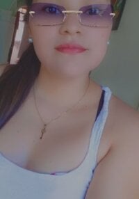 yessenia_diaz's Offline Chat Room
