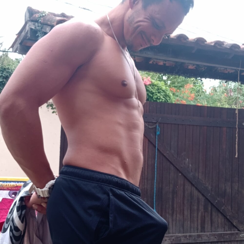 Sarasbuttboy's Offline XXX Chat