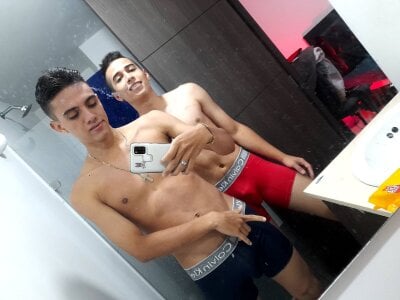 mastersboys Live Cam on StripChat