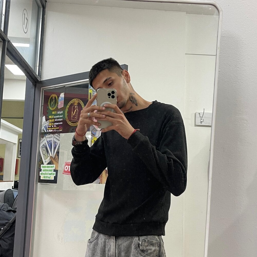 cucharacaliente22's Offline XXX Chat