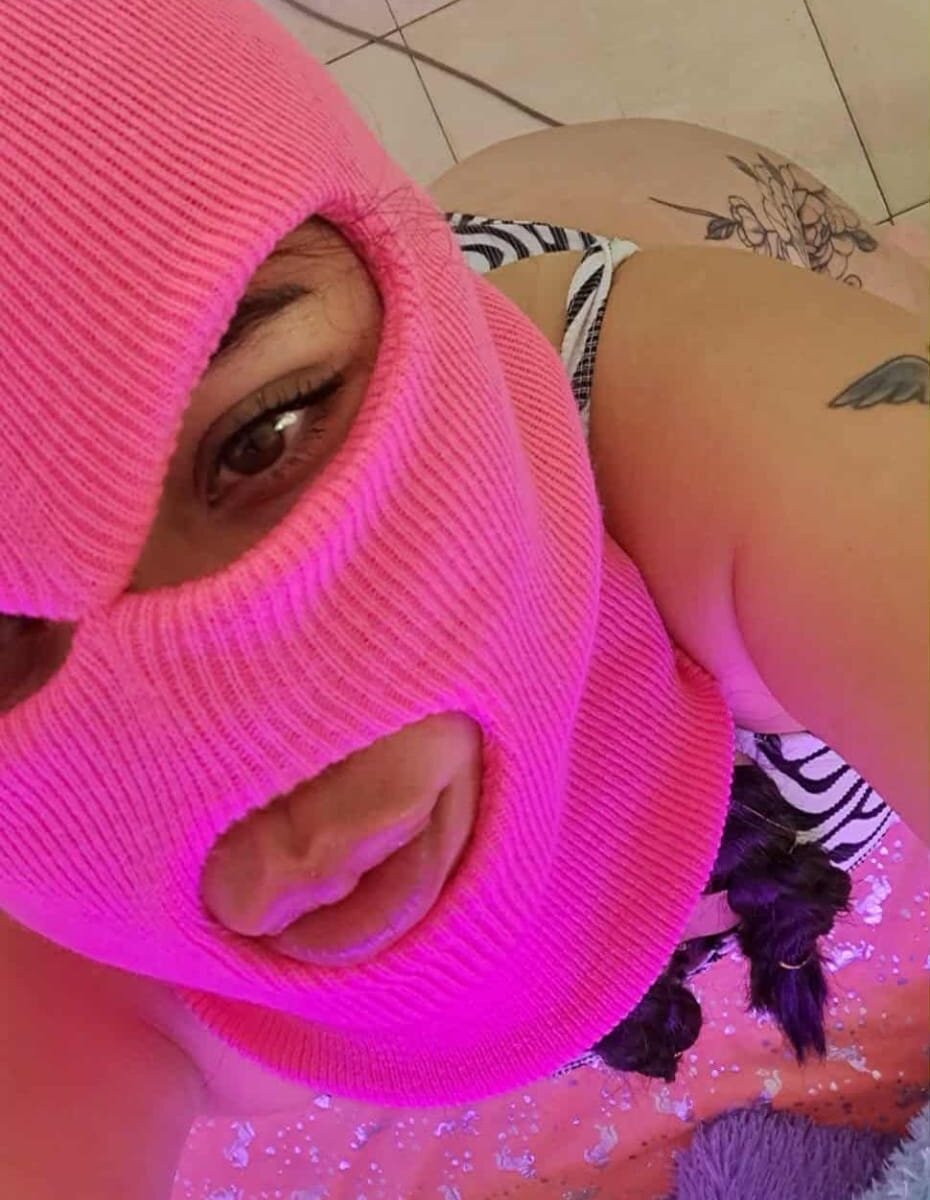 livesex.fan innocent_dirty livesex profile in somewhere-on-the-east cams