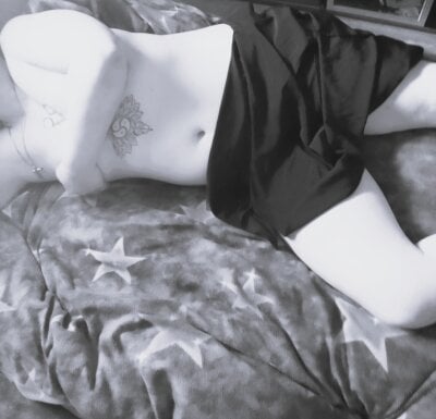 SweetPhoenix76 Live Cam on StripChat