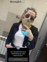 anna_daive's Offline Chat Room