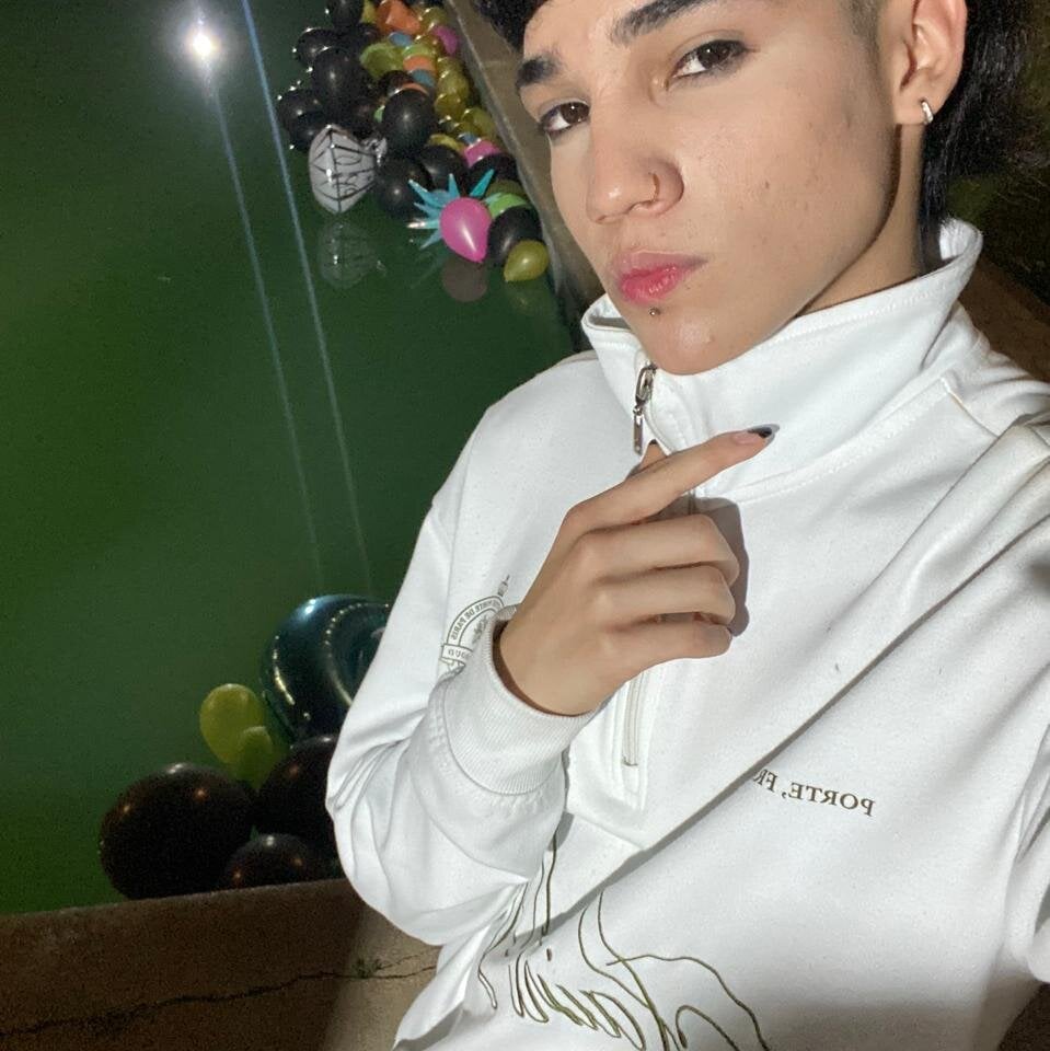 SamBlack_ Offline XXX Chat