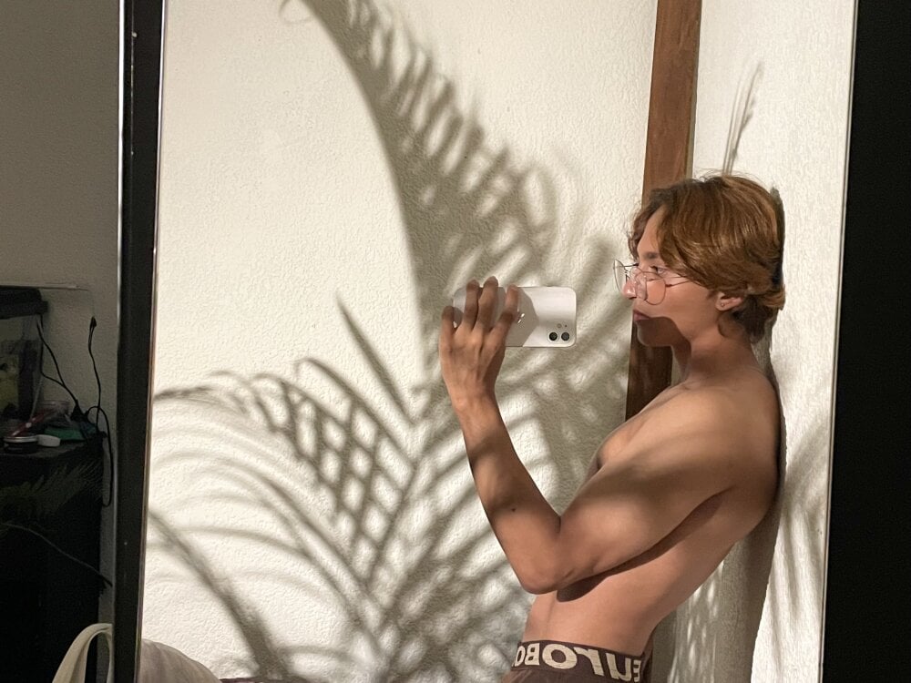 charls_cherry from stripchat