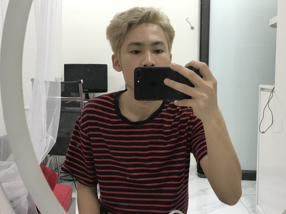 johnst18 from stripchat