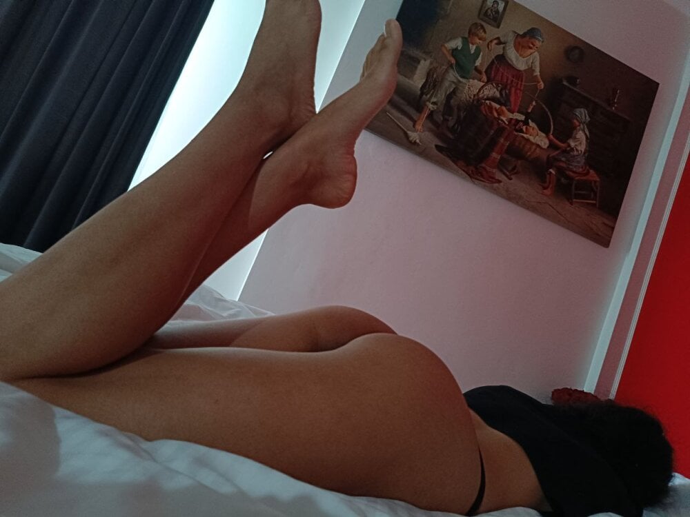 badgirlwebcam.com kimymeow livesex profile in bisexual cams