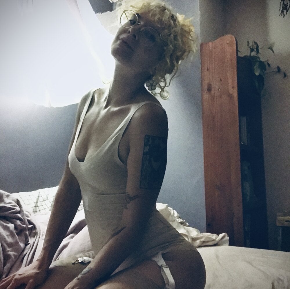 LeslieLuxx 오프라인 채팅방