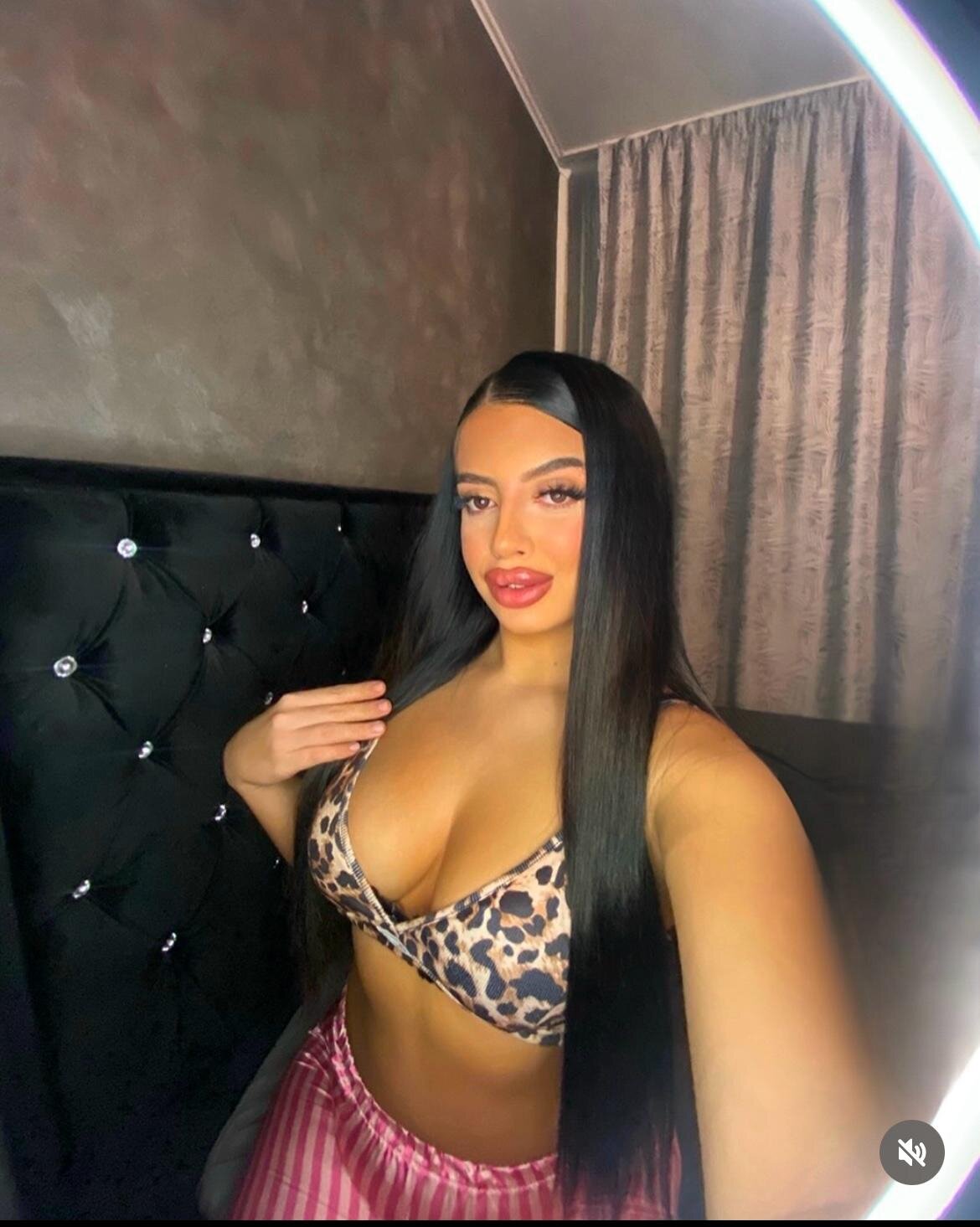 Eva_Vawn