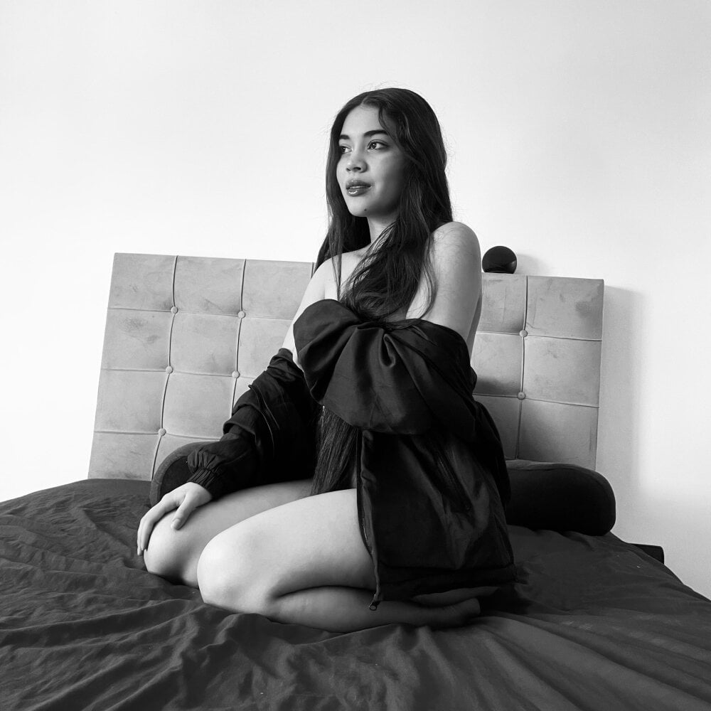 jilary_clinton live cam model at StripChat