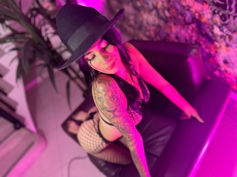 cam-performer.com sammy_blaze livesex profile in redhead cams