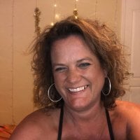 AmazonMilf's Offline Chat Room