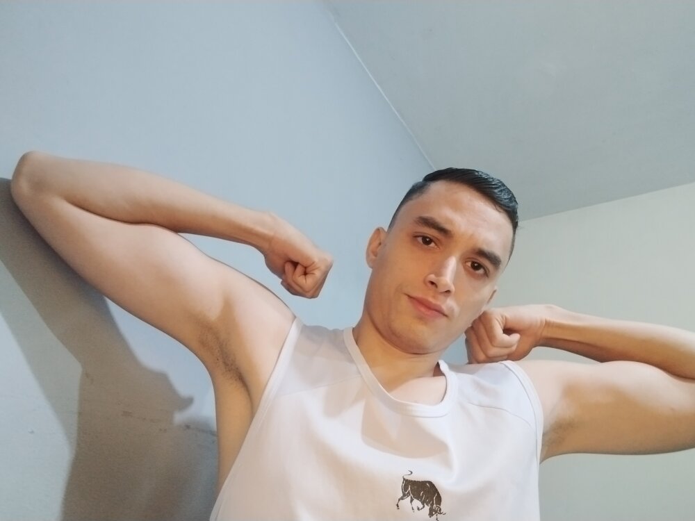 andrew_twink99's Offline XXX Chat