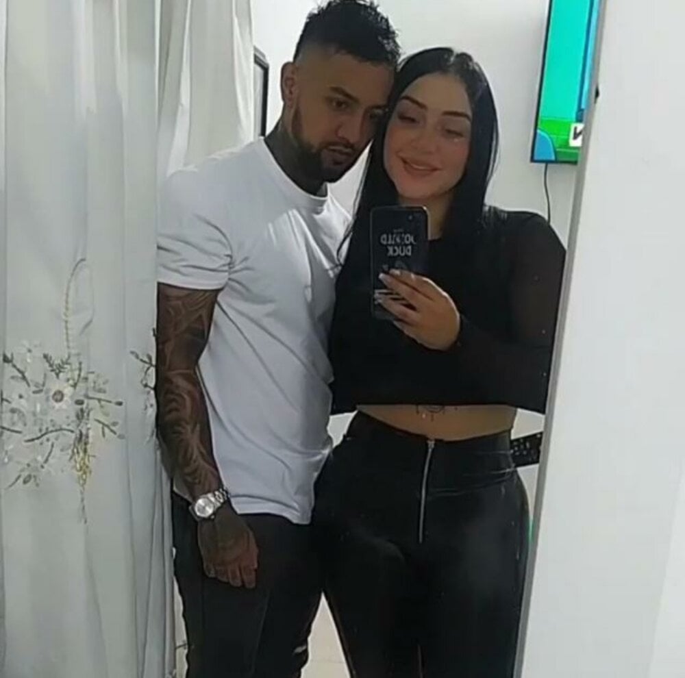 Watch  SEXXYLATINCOUPLE1 live on cam at StripChat