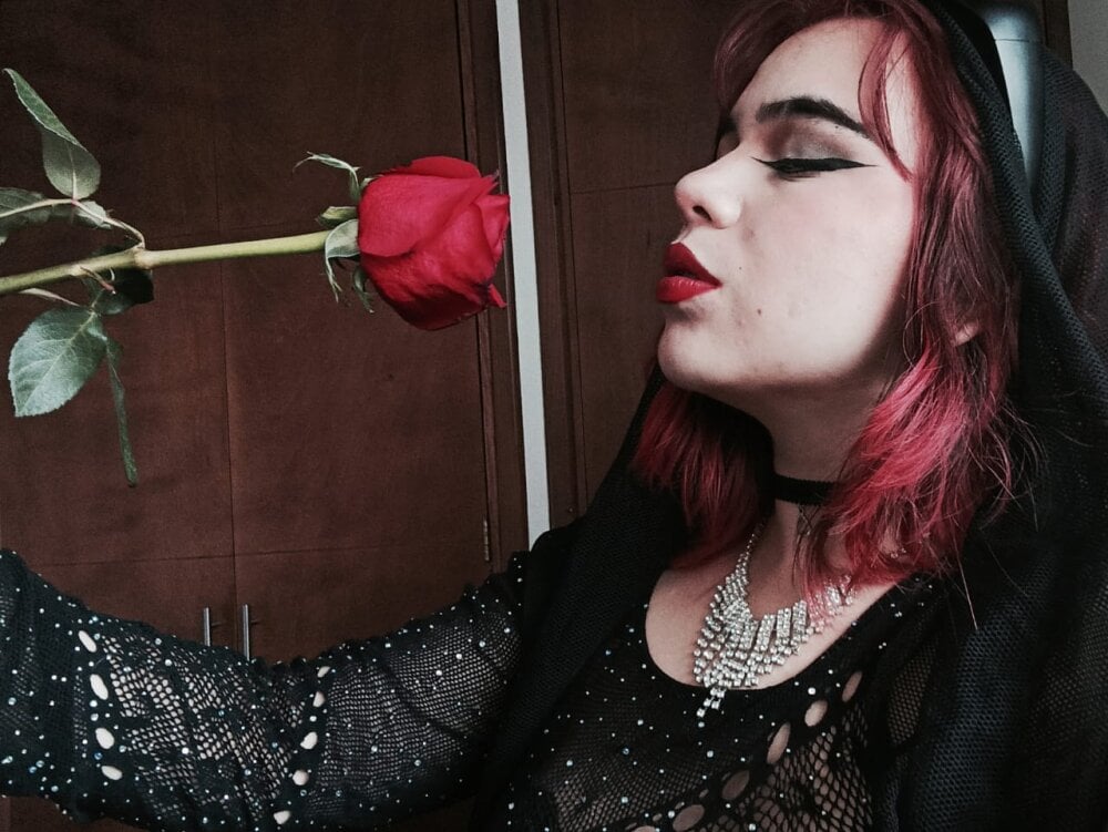 Mia_Montier profile