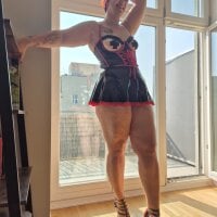 sinsmadebydesign's webcam live show