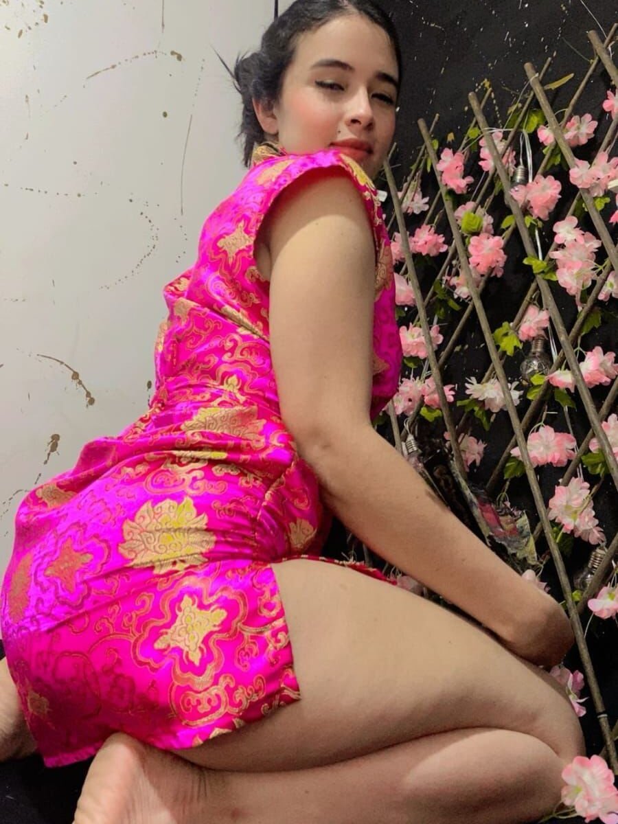 ViolettSex- live cam model at StripChat