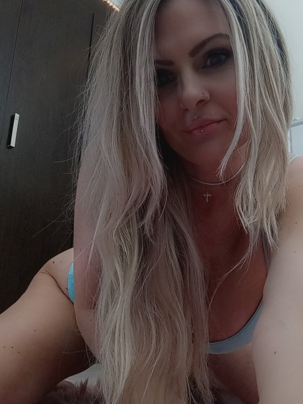 Dirty_Secrettt live cam model at StripChat