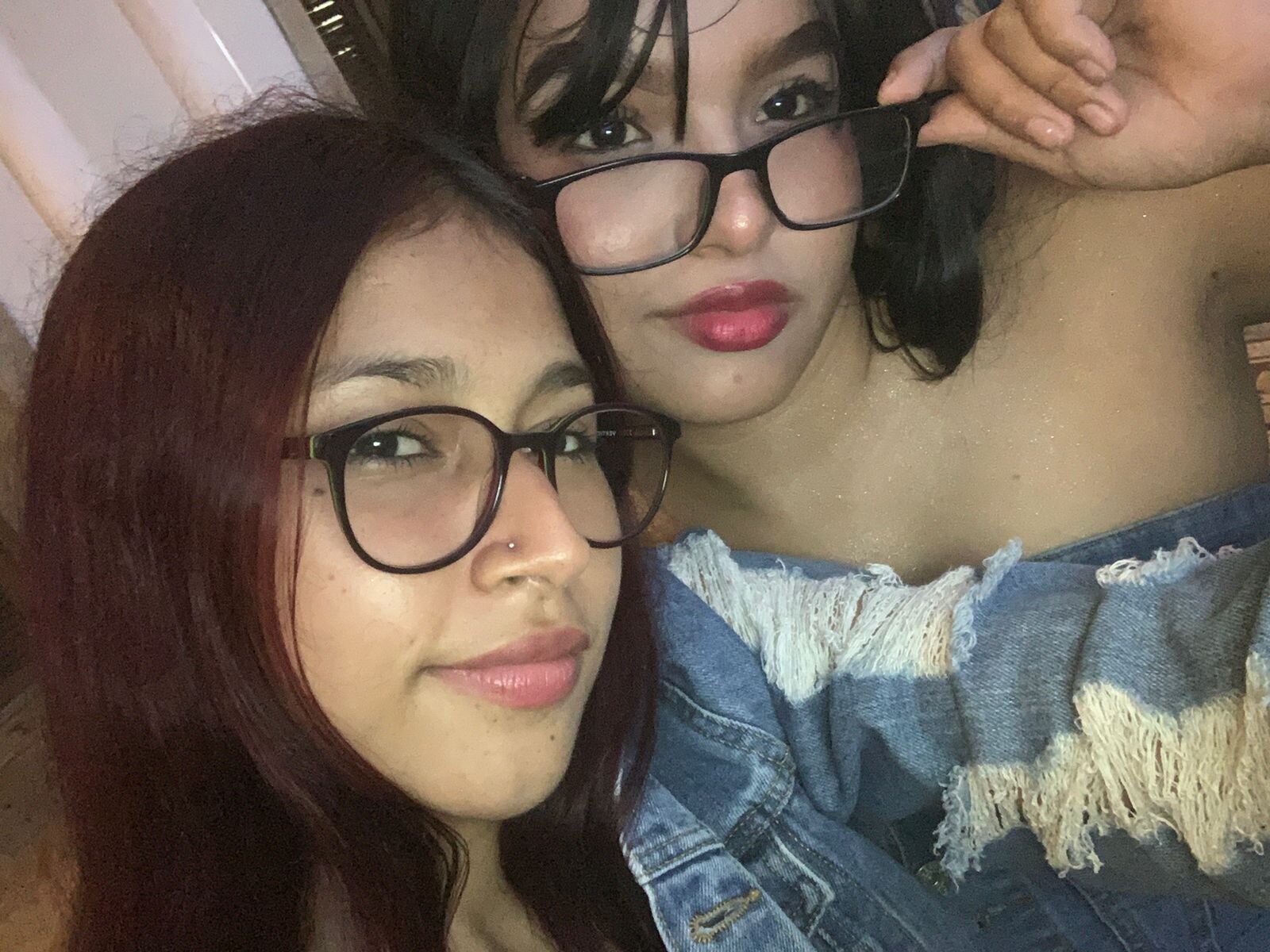 Playful_Girlyes