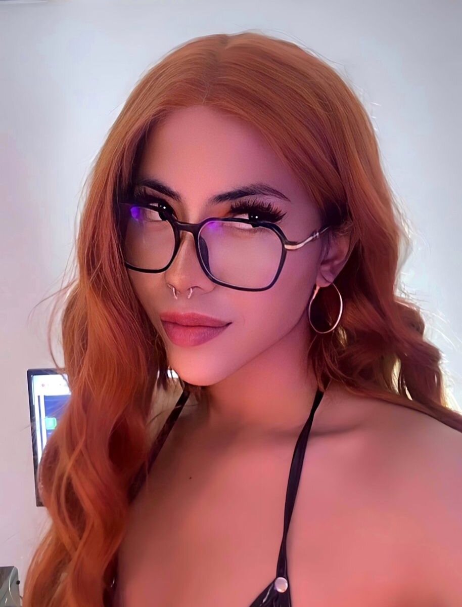 Live sex webcam photo for EnigmaQueen #288998996
